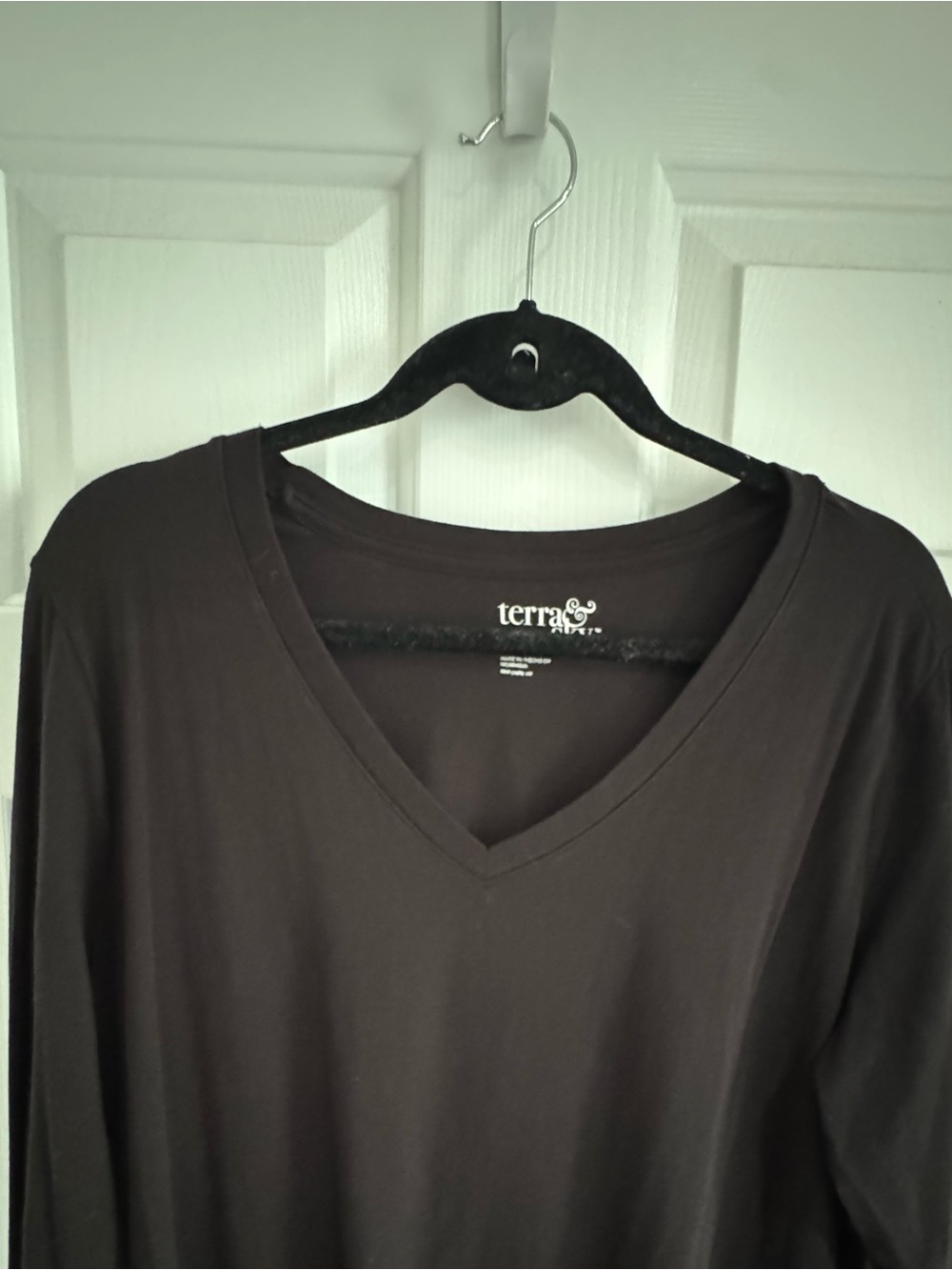 Terra & Sky Black V-Neck Long Sleeve Top - Picture 3 of 7